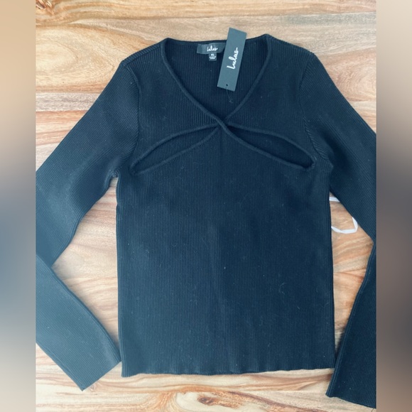 Lulu’s Black Top - Picture 3 of 5